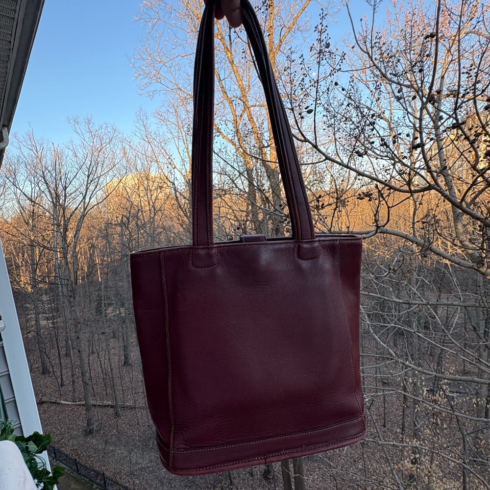 Vintage Coach Bleecker Bucket Tote | USA 1995 | Burgundy | 9303 | Hangtag | GUC - Picture 2 of 16